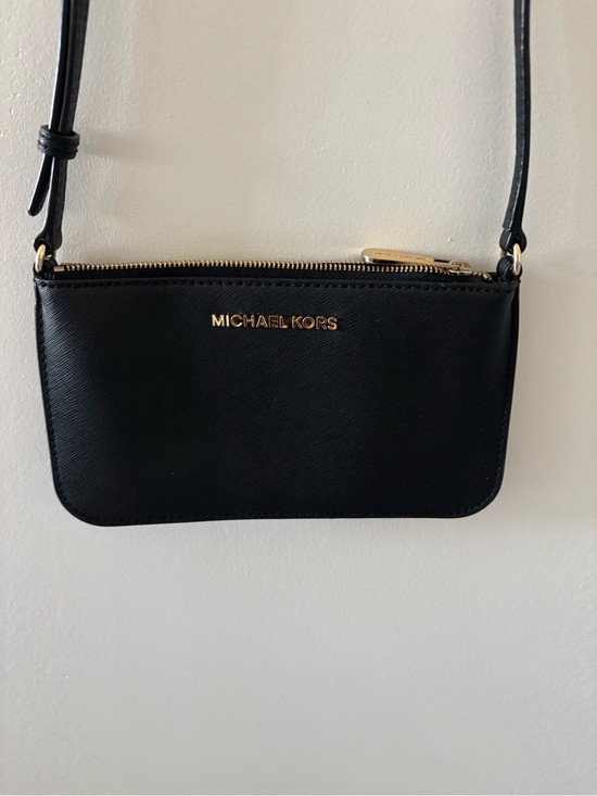 Michael Kors Handbags - Michael Kors Black Leather Crossbody